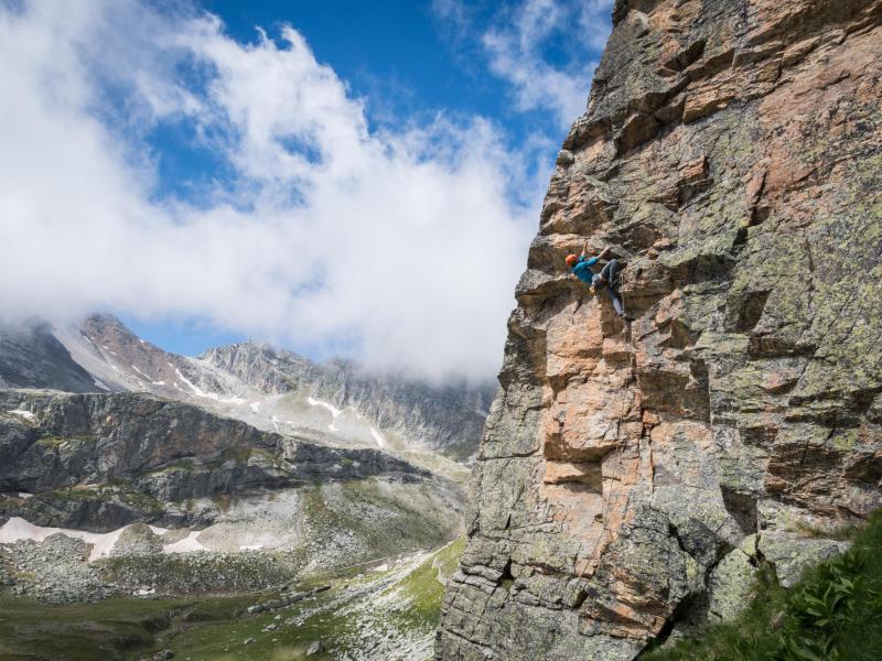 Arrampicare in Valle Maira - Valle Maira Rock Climbing Guidebook“ - Locanda Mistral
